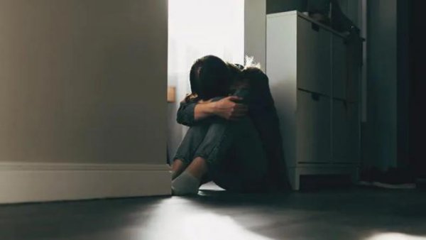 明道配资 艺人集体破防的抑郁叙事，观众买了谁的单？