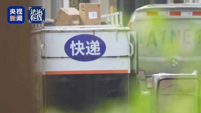 快递员长期网购手机、平板等高价产品，拒收并私吞800件赠品 诈骗38万元获刑